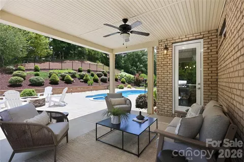 Exterior - 18314 Doves Crest Rd, Cornelius, NC 28031 photo 5 of 7