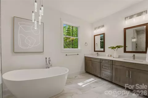 Bath - 1701 Beechwood Ln, Monroe, NC 28112 photo 1 of 4