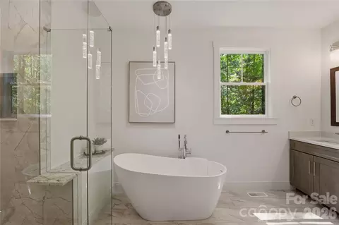 Bath - 1701 Beechwood Ln, Monroe, NC 28112 photo 2 of 4
