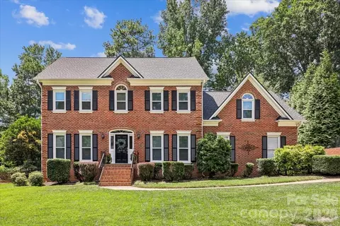 10516 Hollybrook Dr, Charlotte, NC 28277