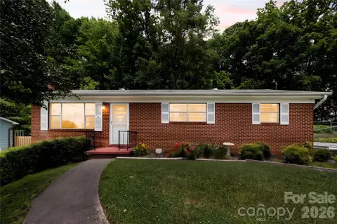 309 Oak Hill Rd, Candler, NC 28715