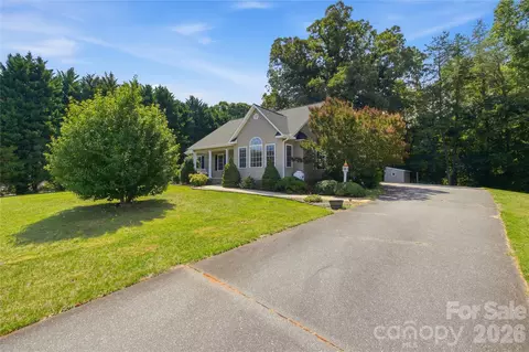 4795 Mountain Run Dr, Lenoir, NC 28645