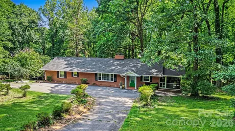 100 Malvern Ct, Winston Salem, NC 27106