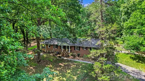 100 Malvern Ct, Winston Salem, NC 27106