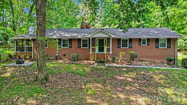 100 Malvern Ct, Winston Salem, NC 27106