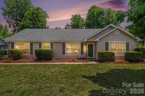 7518 Prindle Lake Dr, Charlotte, NC 28227