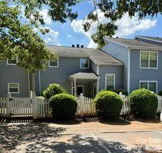 6049 Treetop Ct, Charlotte, NC 28212