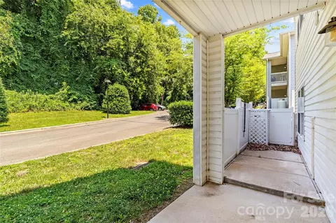 Exterior - 21231 Hickory St, Cornelius, NC 28031 photo 5 of 11