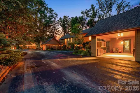 21 Village Dr, Asheville, NC 28803
