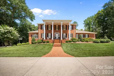 101 River Ridge Dr, Morganton, NC 28655