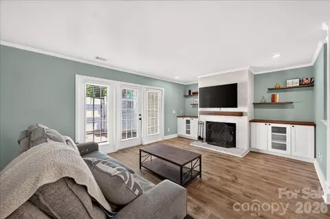 8220 Legare Ct, Charlotte, NC 28210