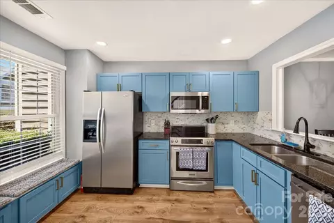 8220 Legare Ct, Charlotte, NC 28210