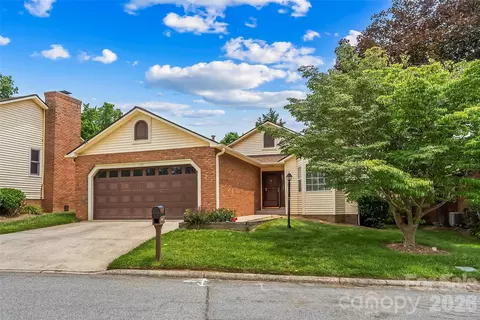 137 Exeter Ct, Hendersonville, NC 28791