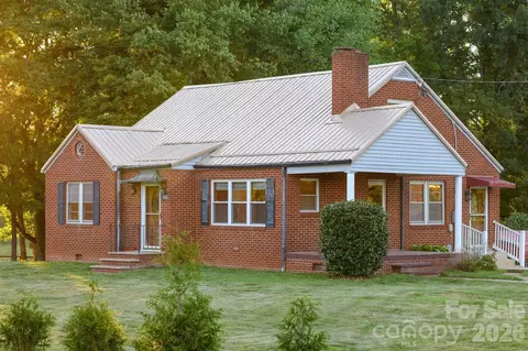 1532 Orchard Dr, Lenoir, NC 28645