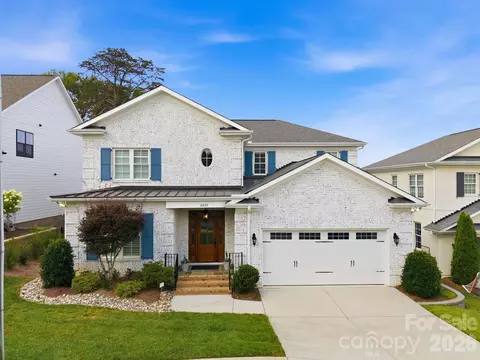 6834 Providence W Ln W, Charlotte, NC 28226