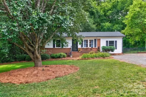 835 Edgewater Dr, Belmont, NC 28012
