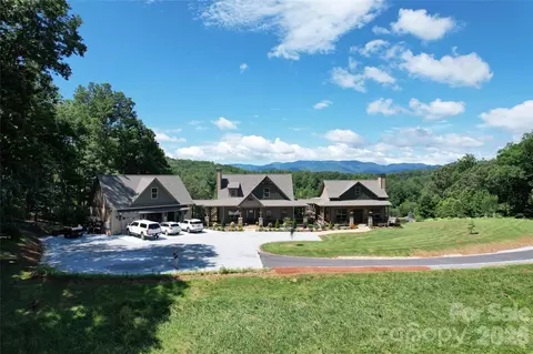 1052 Porter Creek Dr, Franklin, NC 28734