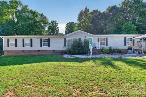 140 Teak Dr, Statesville, NC 28625