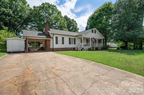 1504 2nd Ne St NE, Conover, NC 28613 photo 3