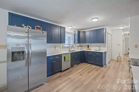 1504 2nd Ne St NE, Conover, NC 28613 photo 4