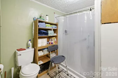 Bath - 3948 Main Avenue Nw Dr NW, Hickory, NC 28601 photo 2 of 2