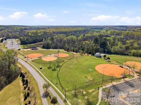 View/Area - 1092 Baldwin Dr, Lancaster, SC 29720 photo 2 of 5