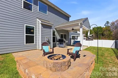 Exterior - 1092 Baldwin Dr, Lancaster, SC 29720 photo 5 of 5
