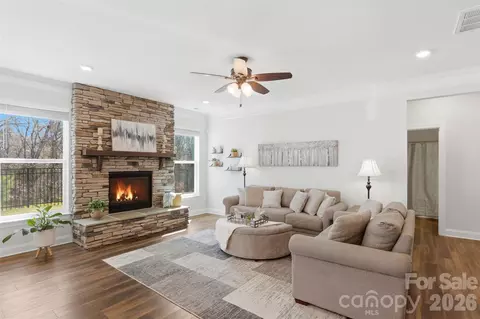 Living - 1092 Baldwin Dr, Lancaster, SC 29720 photo 1 of 2
