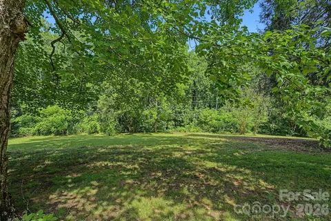 379 Chunns Cove Rd, Asheville, NC 28805