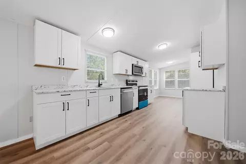 2691 Green Haven Cir, Morganton, NC 28655