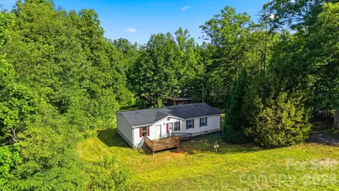2691 Green Haven Cir, Morganton, NC 28655