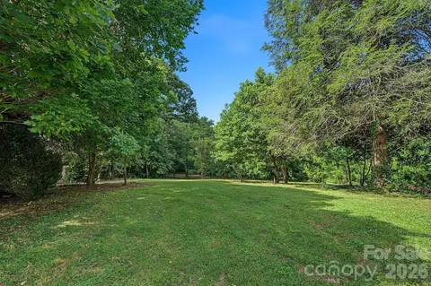 371 Chunns Cove Rd, Asheville, NC 28805