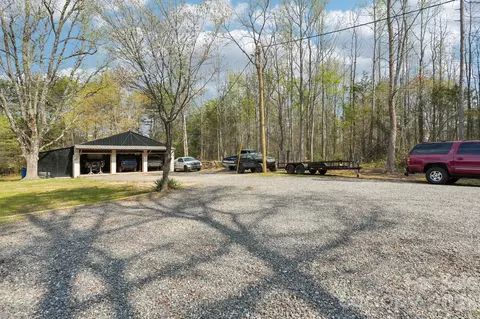 Exterior - 4531 Springs Rd, Conover, NC 28613 photo 5 of 8