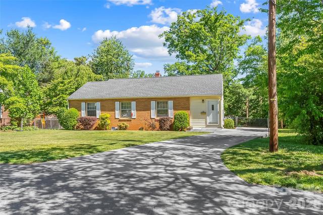 19 Wilburn Rd, Asheville, NC 28806