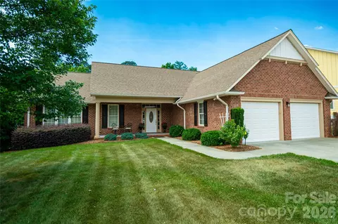 117 Beechmont Dr, Morganton, NC 28655