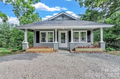 657 Old Fort Rd, Fairview, NC 28730