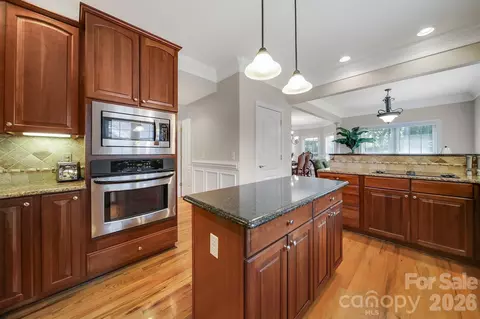 Kitchen - 263 Hemingway Ln, Fort Mill, SC 29708 photo 4 of 4