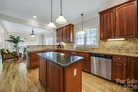 Kitchen - 263 Hemingway Ln, Fort Mill, SC 29708 photo 3 of 4