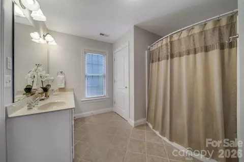 Bath - 263 Hemingway Ln, Fort Mill, SC 29708 photo 3 of 3