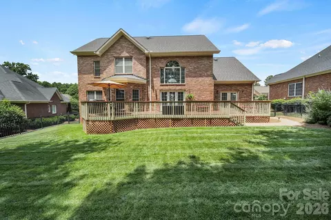 Exterior - 263 Hemingway Ln, Fort Mill, SC 29708 photo 4 of 8