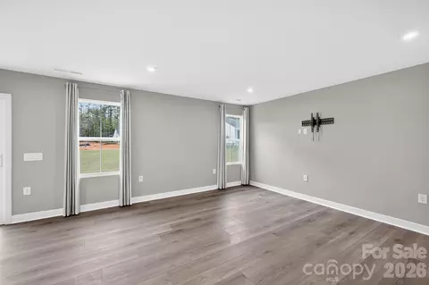 Living - 609 Nesbe St, Lancaster, SC 29720 photo 4 of 5