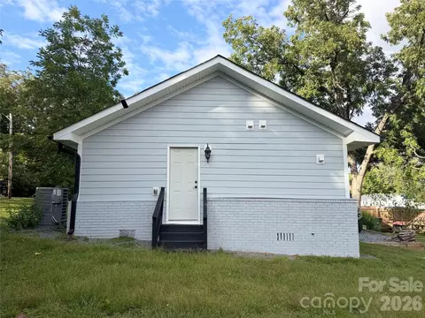 Exterior - 803 Gordon St, Monroe, NC 28112 photo 4 of 9