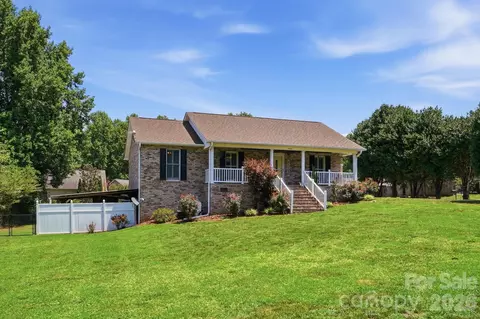 107 Brendle Ln, Troutman, NC 28166