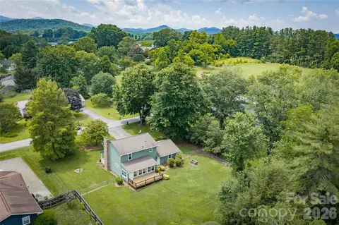 8 Wedgewood Dr, Mills River, NC 28759