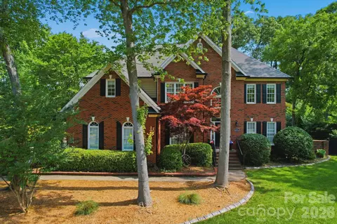 6821 Hollow Oak Dr, Charlotte, NC 28227