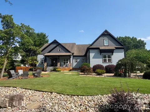 129 Aqua Dr, Mooresville, NC 28117