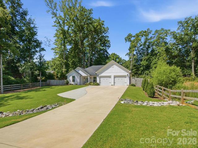 1863 Sardis Dr, Lancaster, SC 29720