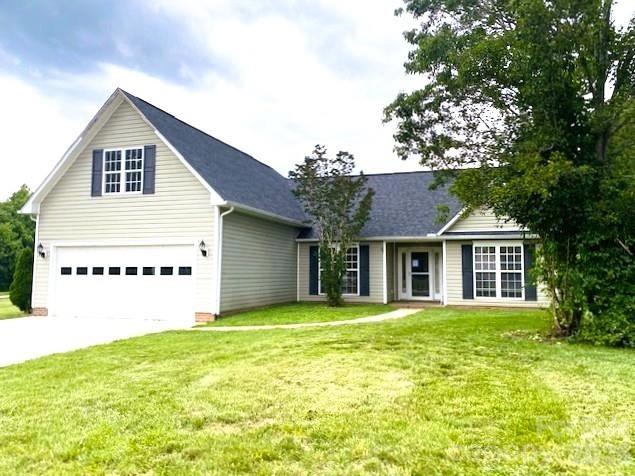 222 Misty Valley Rd, Fletcher, NC 28732