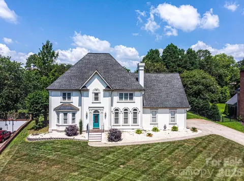 4215 3rd Nw St NW, Hickory, NC 28601