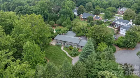 226 20th Avenue Pl, Hickory, NC 28601